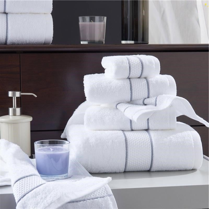 Atelier white cotton bath towels stacked in a spa-style bathroom – hotel quality, soft and absorbent